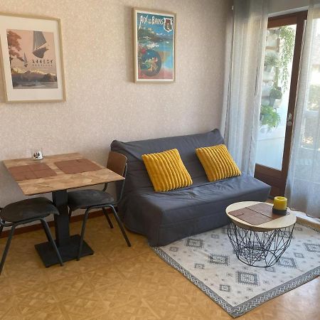 Paisible Studio Avec Agreable Loggia 2 Mn Du Centre Appartement Aix-les-Bains Buitenkant foto