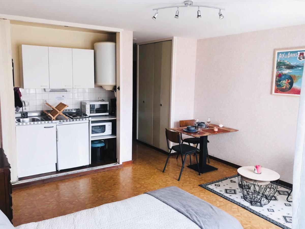 Paisible Studio Avec Agreable Loggia 2 Mn Du Centre Appartement Aix-les-Bains Buitenkant foto